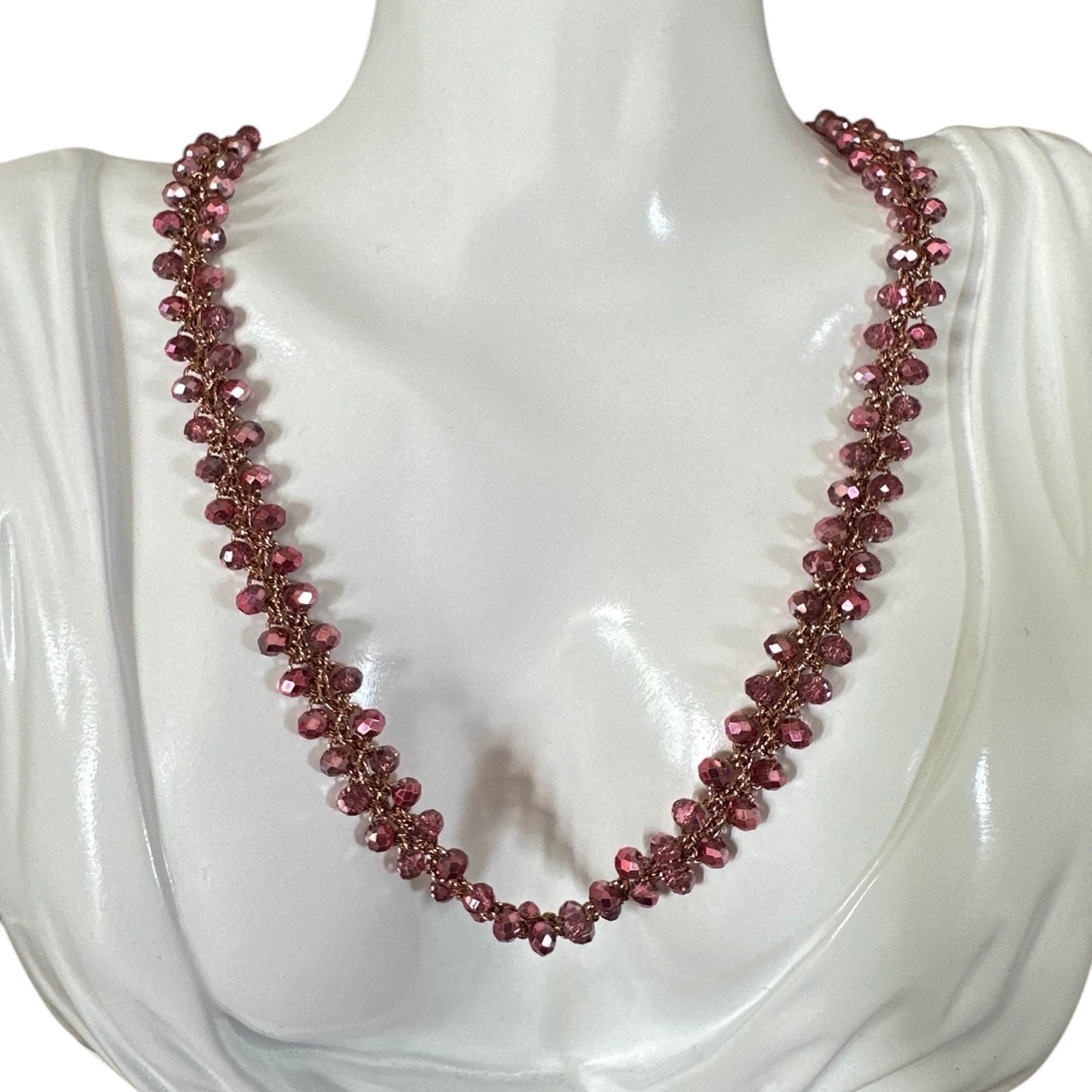 Collana di cristalli cucita a mano