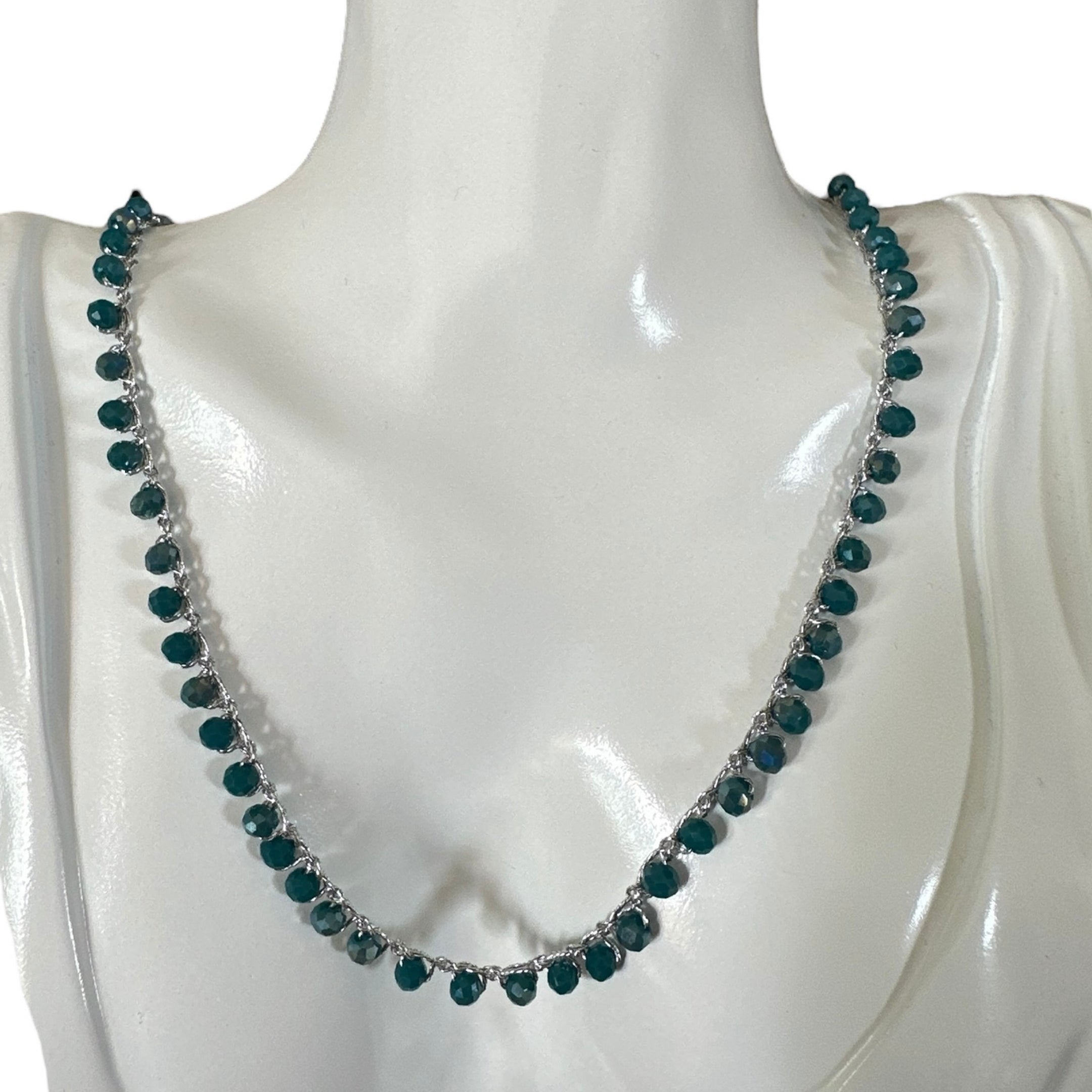 Collana di cristalli cucita a mano