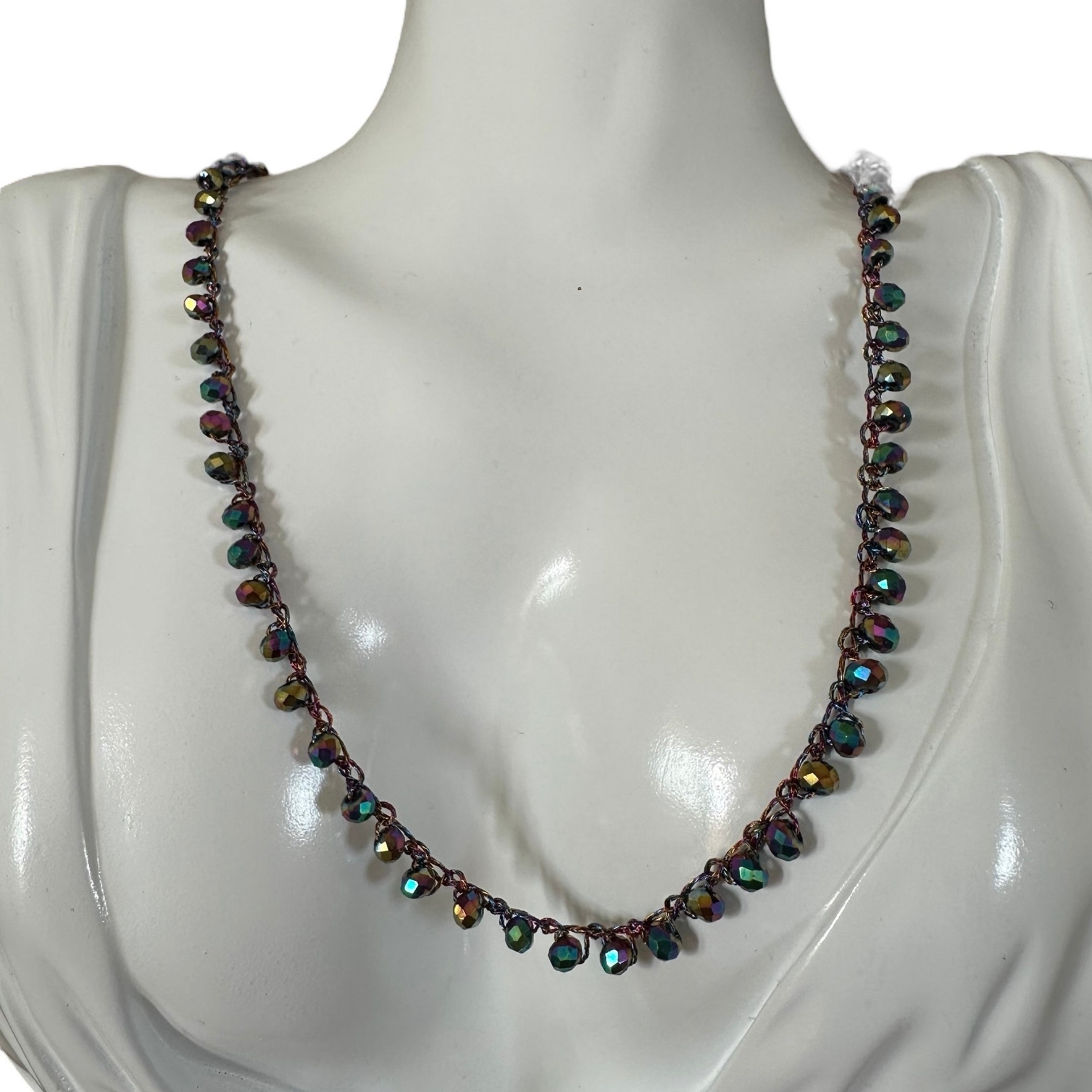 Collana di cristalli cucita a mano