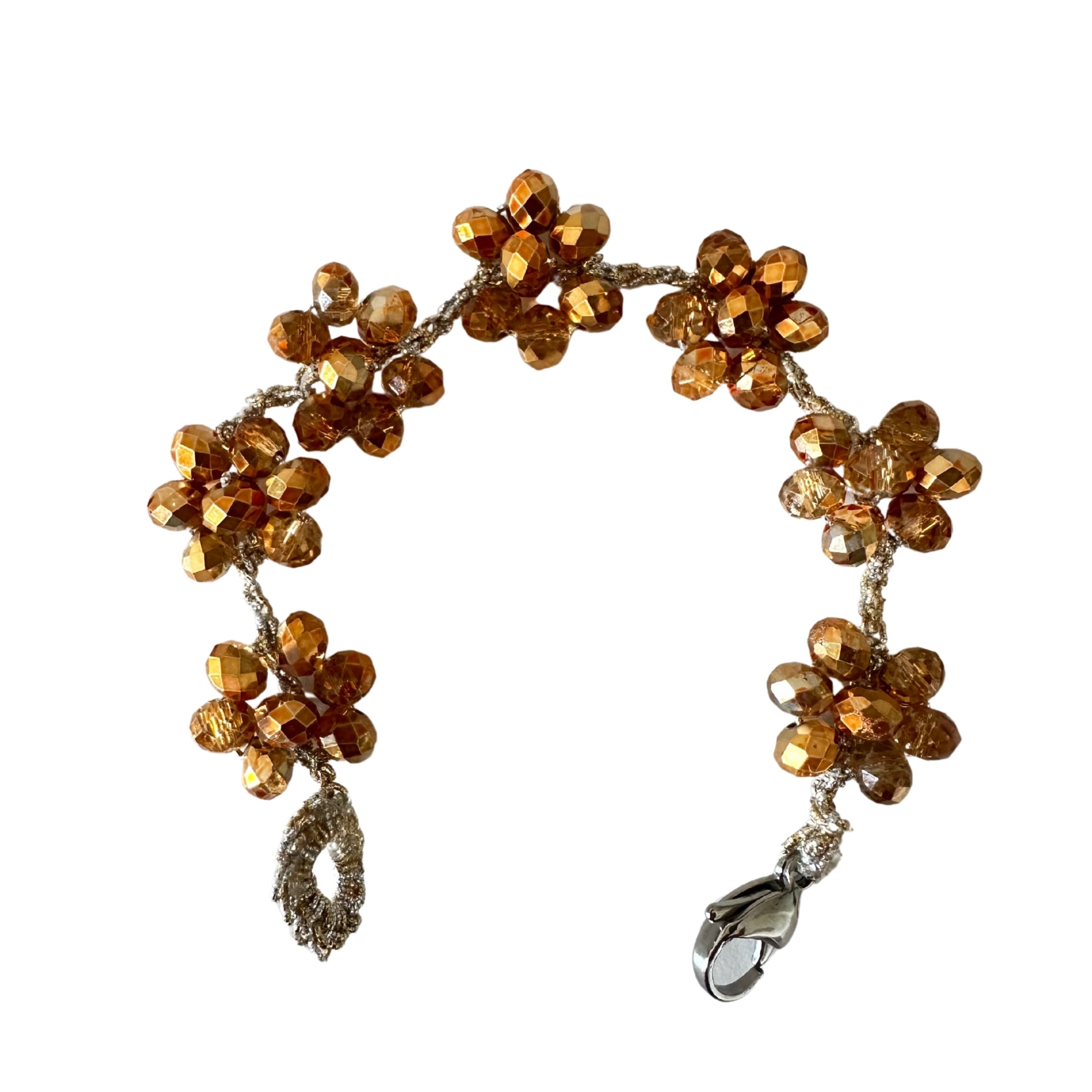 Bracciale creato interamente a mano, un vero gioiello da tenere al polso .