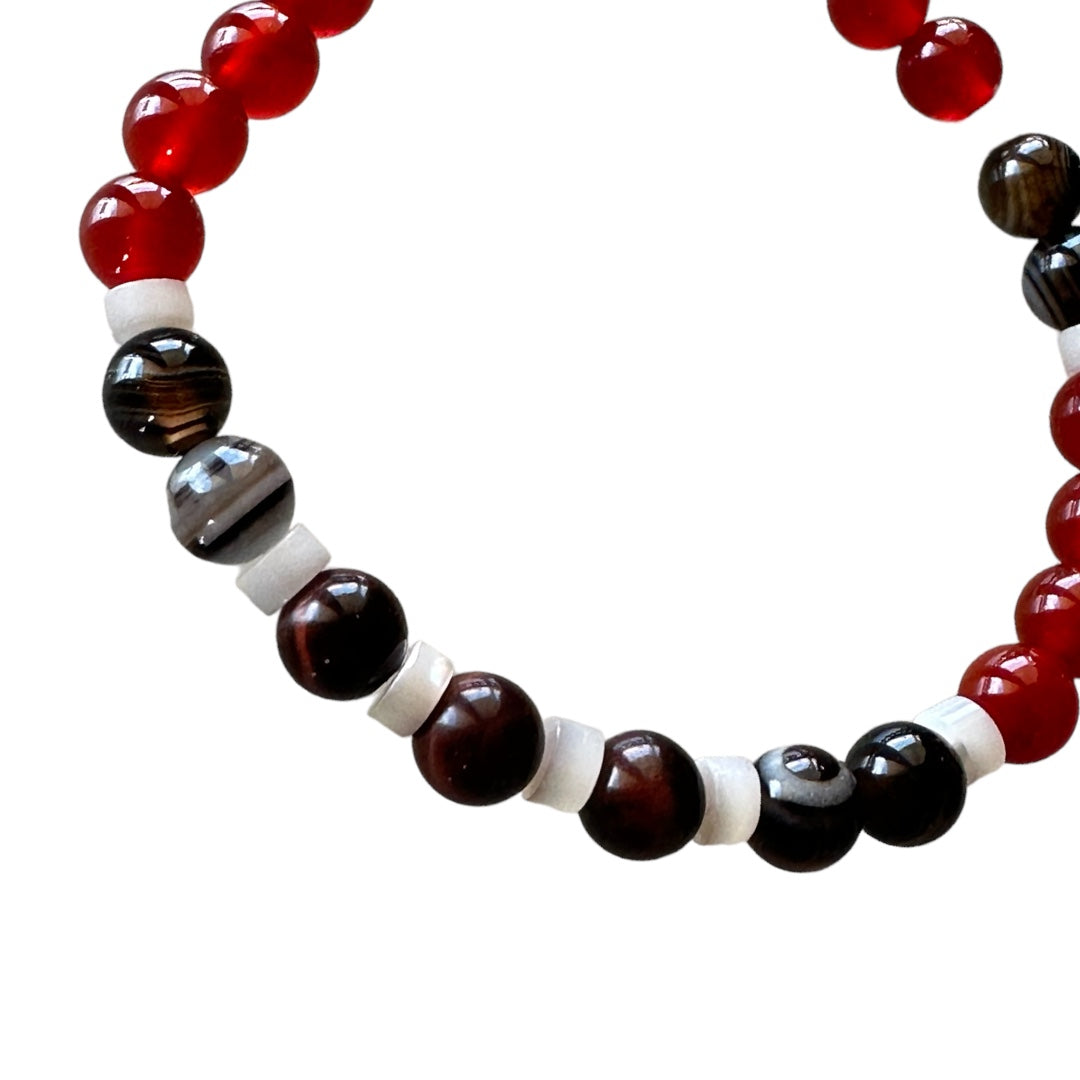 Bracciale elastico unisex con perle di agata rossa.