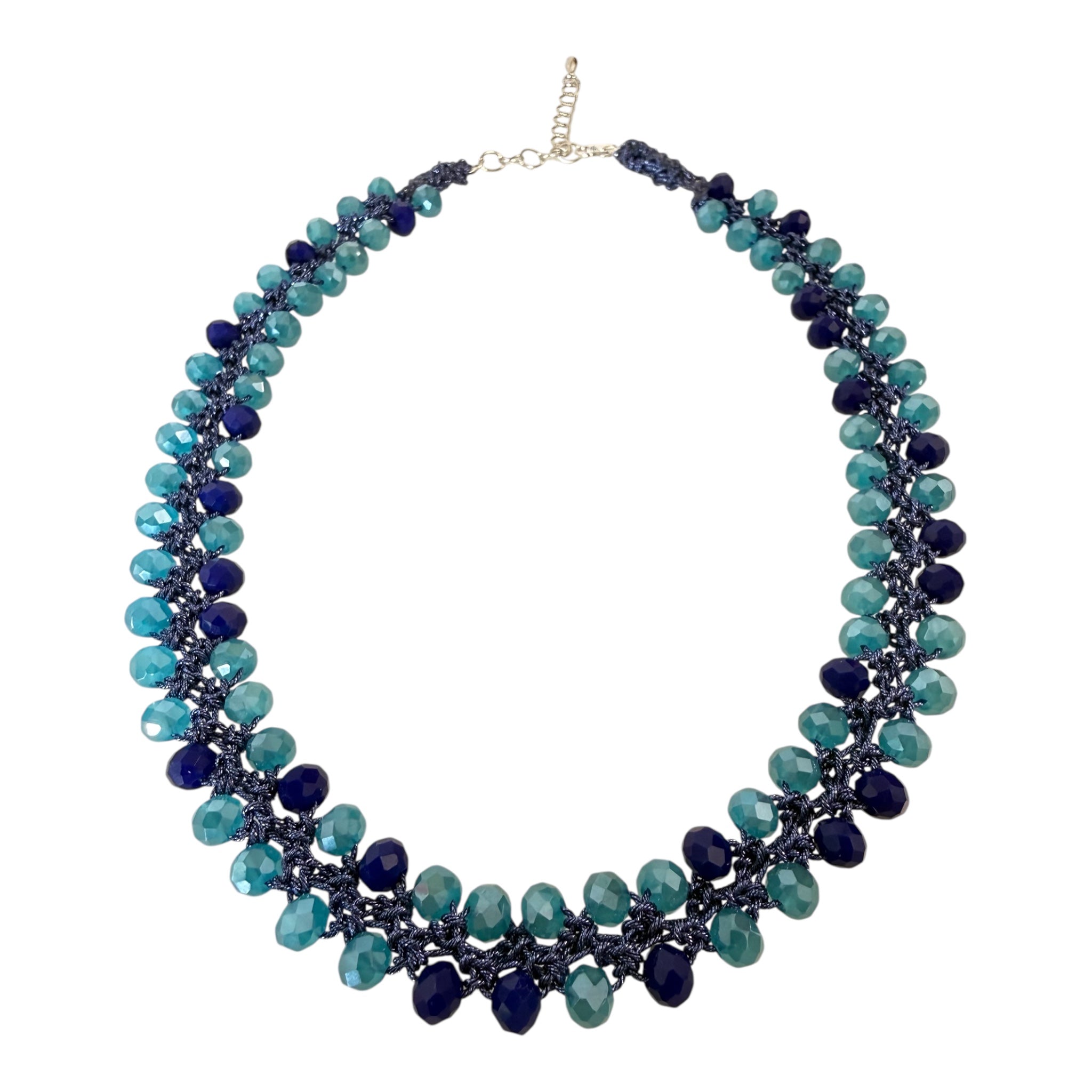 Collana di cristalli cucita a mano