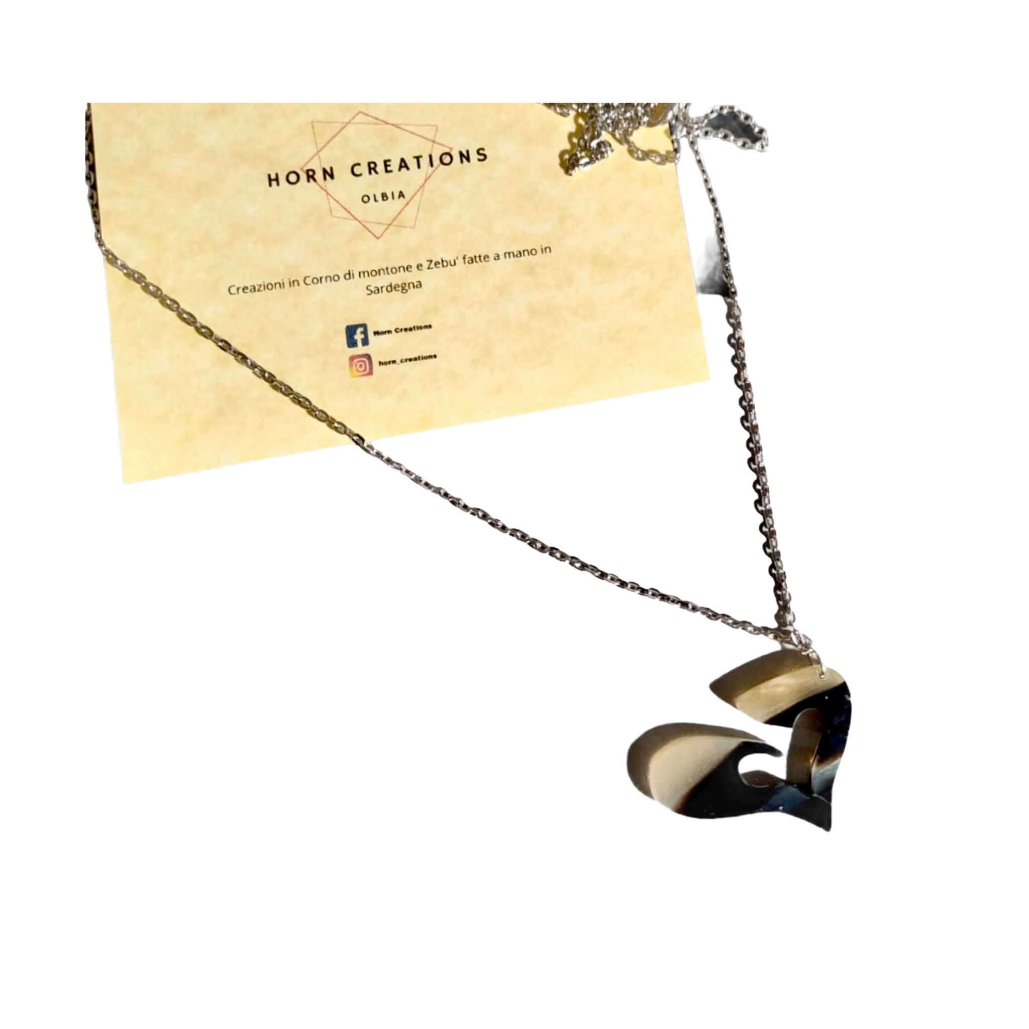 Collana con cuore design in corno striato con catena in argento 925